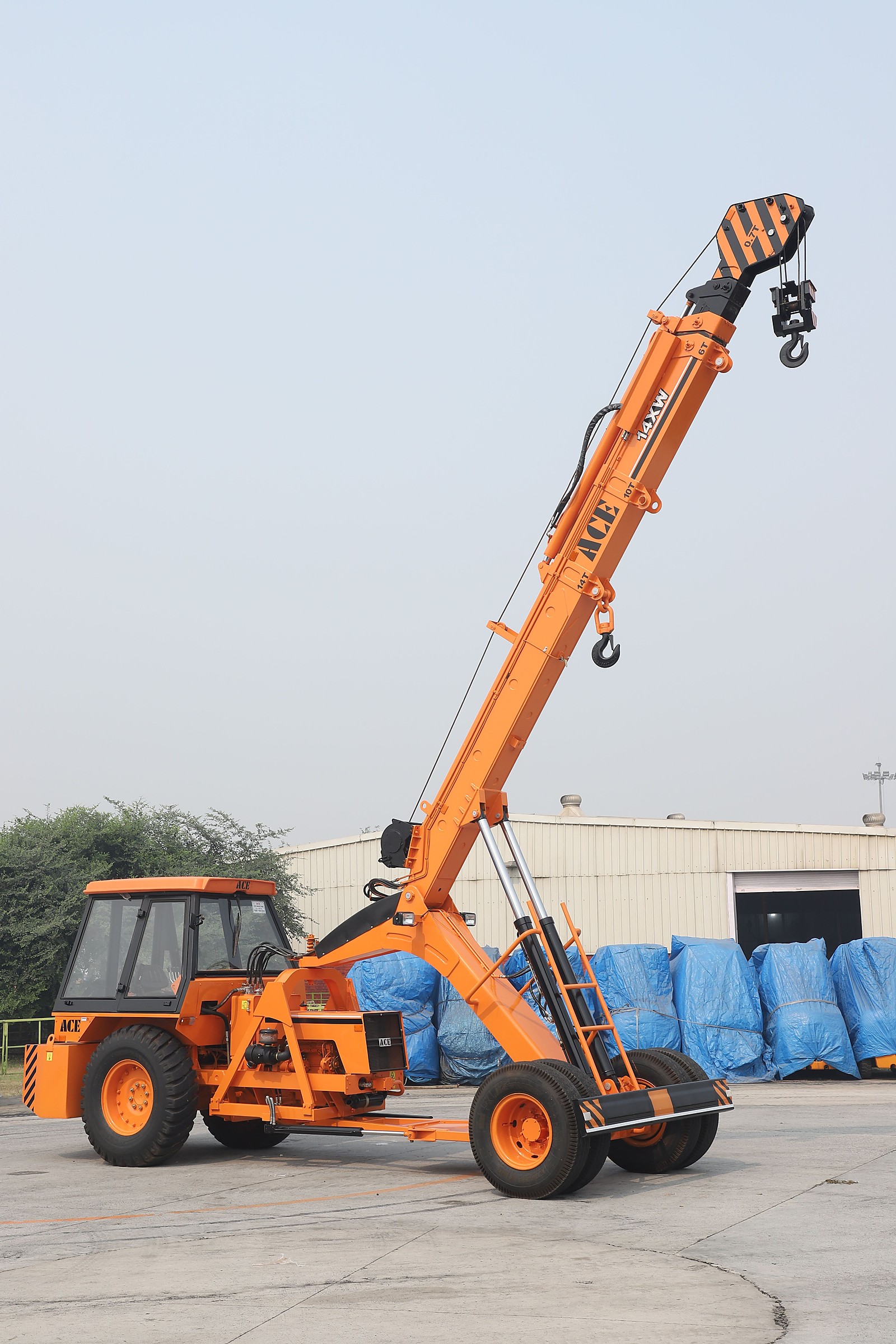 Hydraulic lifting equipment for final placement